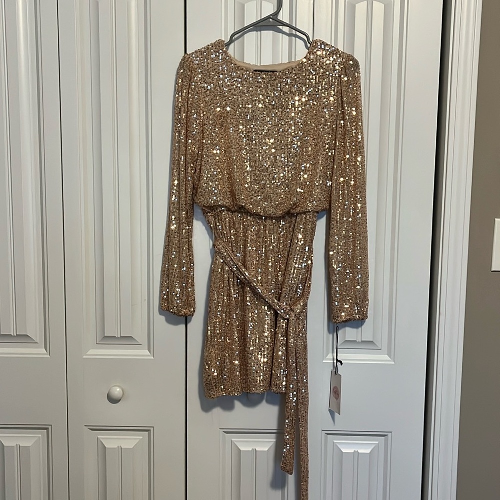 Beautiful long sleeve gold sequin dress size is Medium. NWT Never worn